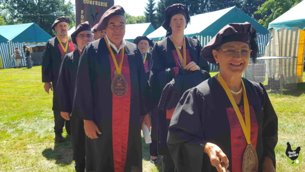 la confrerie de la poule de marans et de son oeuf extra roux la confrerie de la poule de marans et de son oeuf extra roux