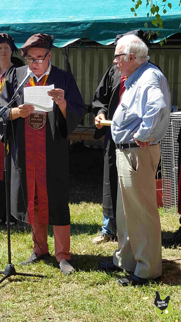 intronisation de monsieur Jean Claude Périquet par la confrérie de la poule de Marans et de son œuf extra roux, nous sommes désormais confrère !! intronisation de monsieur Jean Claude Périquet par la confrérie de la poule de Marans et de son œuf extra roux, nous sommes désormais confrère !!