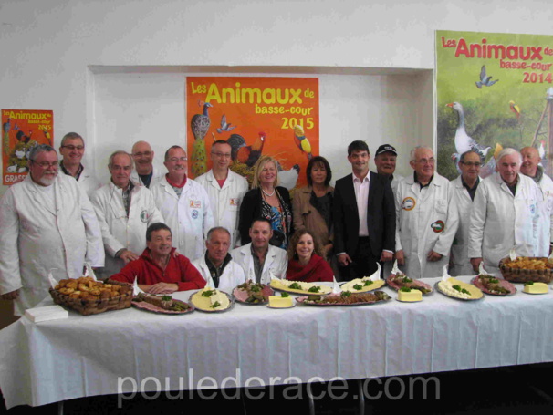 Une grande équipe de juges pour pouvoir juger tous ces animaux Une grande équipe de juges pour pouvoir juger tous ces animaux